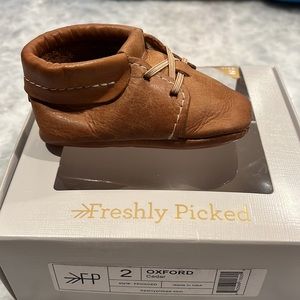 Freshly picked Oxford style in cedar.